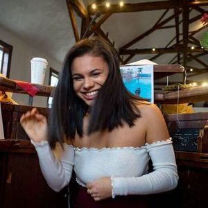 Meet your Posher, Ari